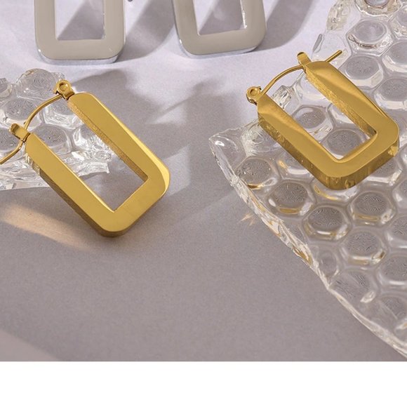 New 18K Gold Plated Square Hoop Earrings - Picture 4 of 5